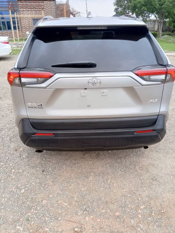 Thumbnail 12 of 2020 Toyota RAV4 XLE